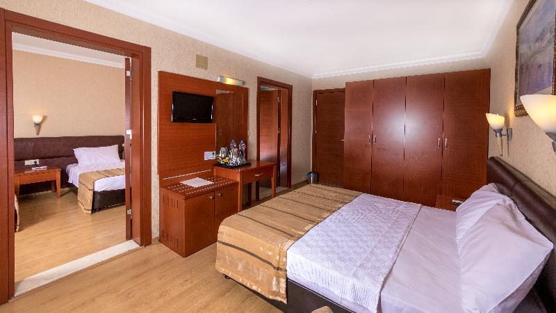 Julian Club Otel